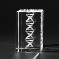 3D grabado láser de DNA en bloque de cristal