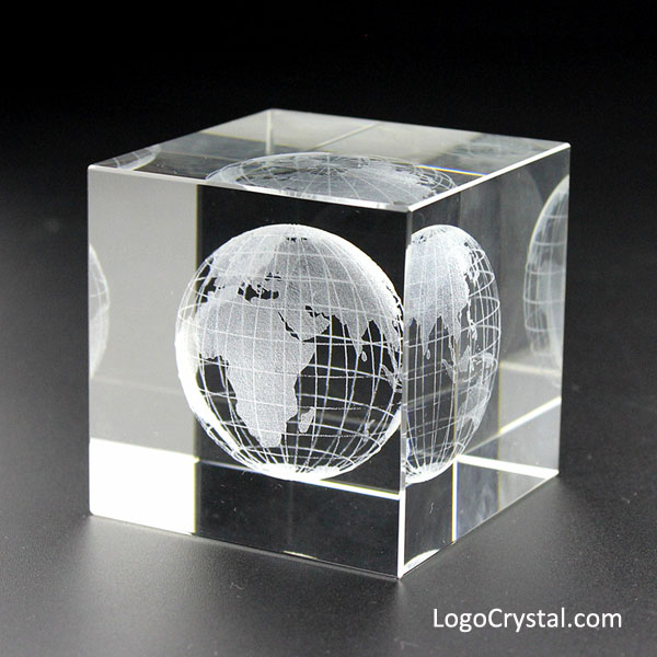 3D Laserkristallglaswürfel mit Erddesigngravur.
