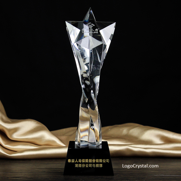 Trofeo de cristal personalizado estrella de cinco puntas trofeo de cristal personalizado columna torcida pentagrama trofeo torcer el título de la columna