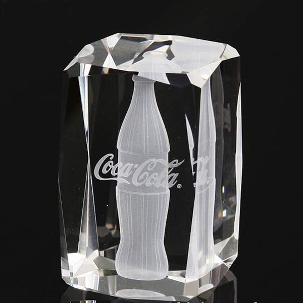 Regalo de cristal grabado con láser 3D con el logotipo de Coca-Cola en el interior, regalos corporativos del aniversario de Coca Cola.