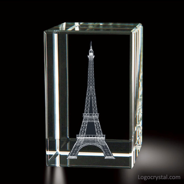 Bloc de cristal laser 3D avec gravure laser à l'intérieur de la tour Eiffel de Paris, souvenirs de la tour Eiffel en verre laser 3D, cadeau de la tour Eiffel en cristal 3D gravure au laser.