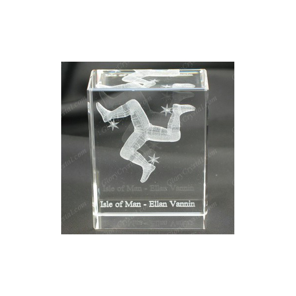 souvenirs de l'emblème national de l'île de Man, Cube de cristal gravé au laser à trois pattes, souvenirs de l'île de Mann, souvenirs de verre gravés au laser du drapeau de l'île de Man, souvenirs de SBK Crystal, souvenirs de Manx Souvenir.