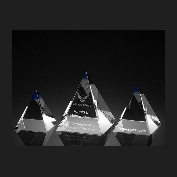 3D laser engraved crystal pyramid with customized text and logo etched inside, pyramid crystal award/2d/3d laser engraving crystal triangle crystal award trophies.